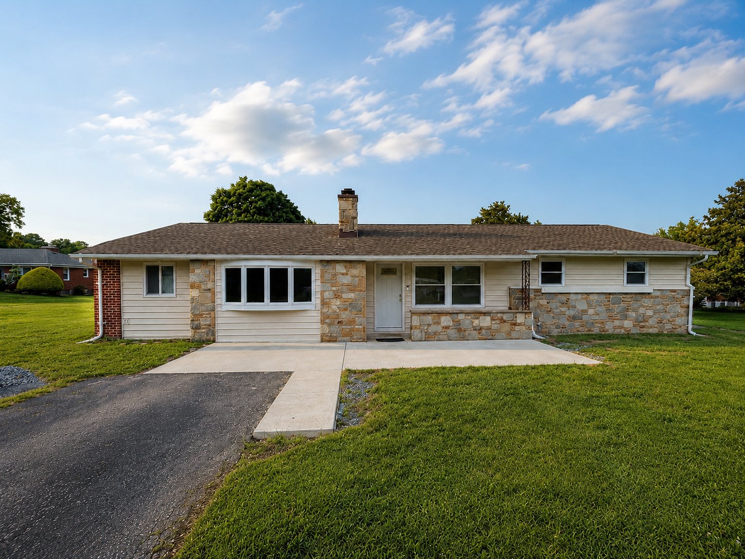 Middle River House: 10136 Bird River Rd