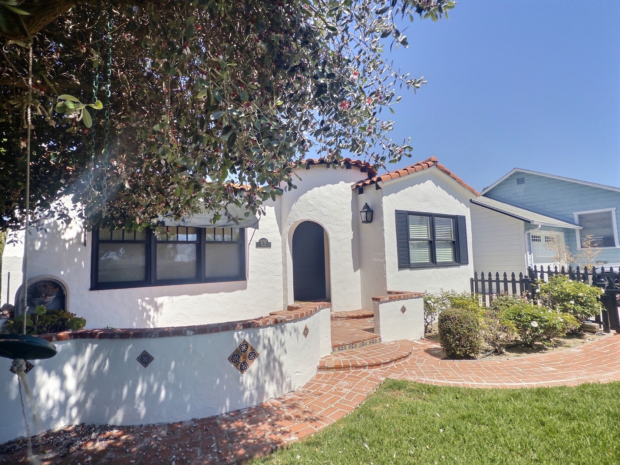 Ventura House: 3737 Paloma Dr