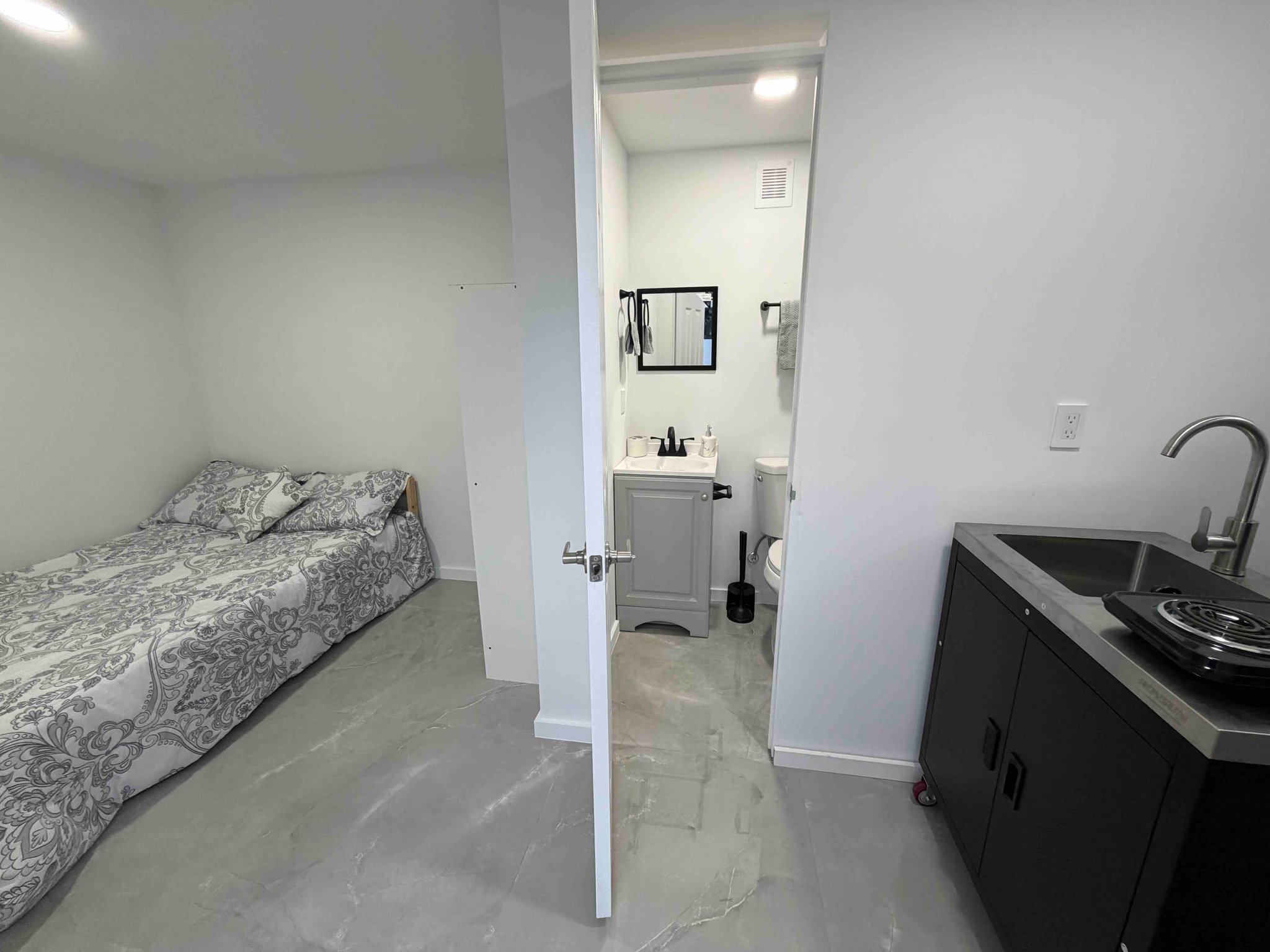 Miramar Single Room: 6242 SW 24th St.