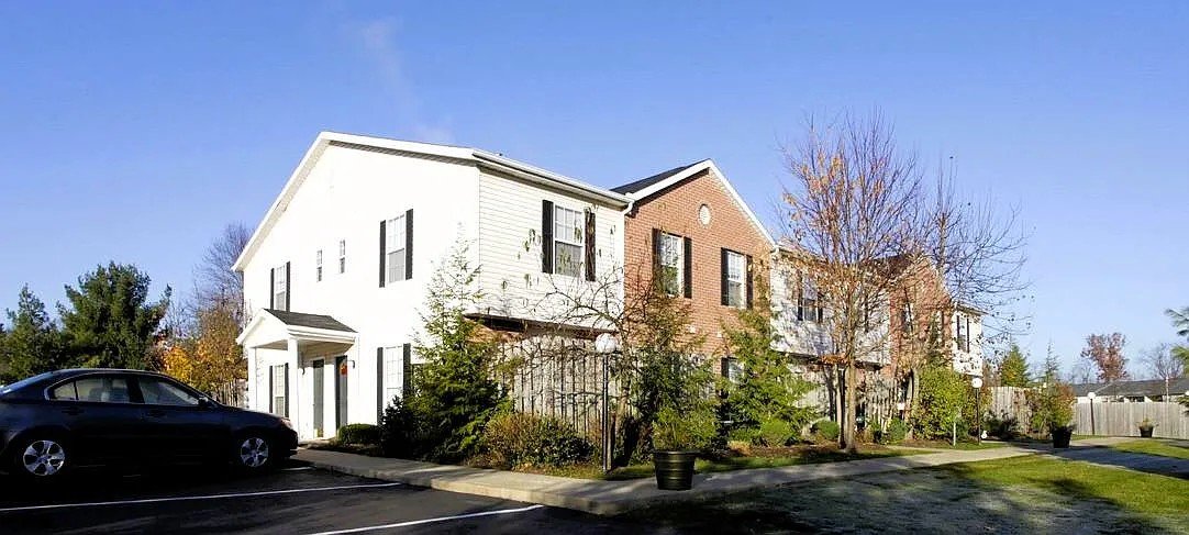 Canal Fulton Townhome: 406 Waterside Ave. N.W.