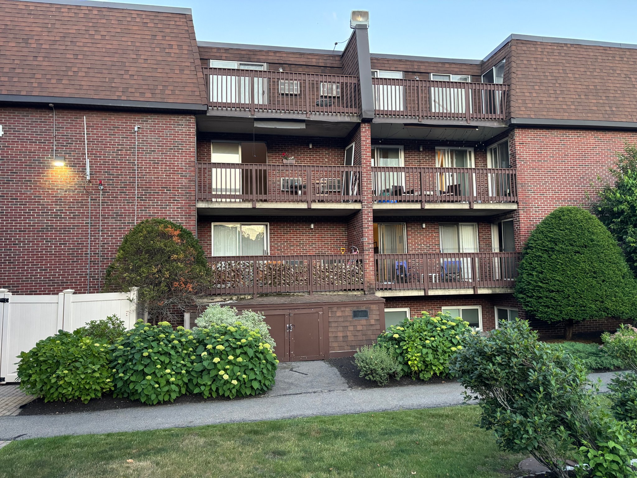 Brighton Condo: 144 Kenrick st