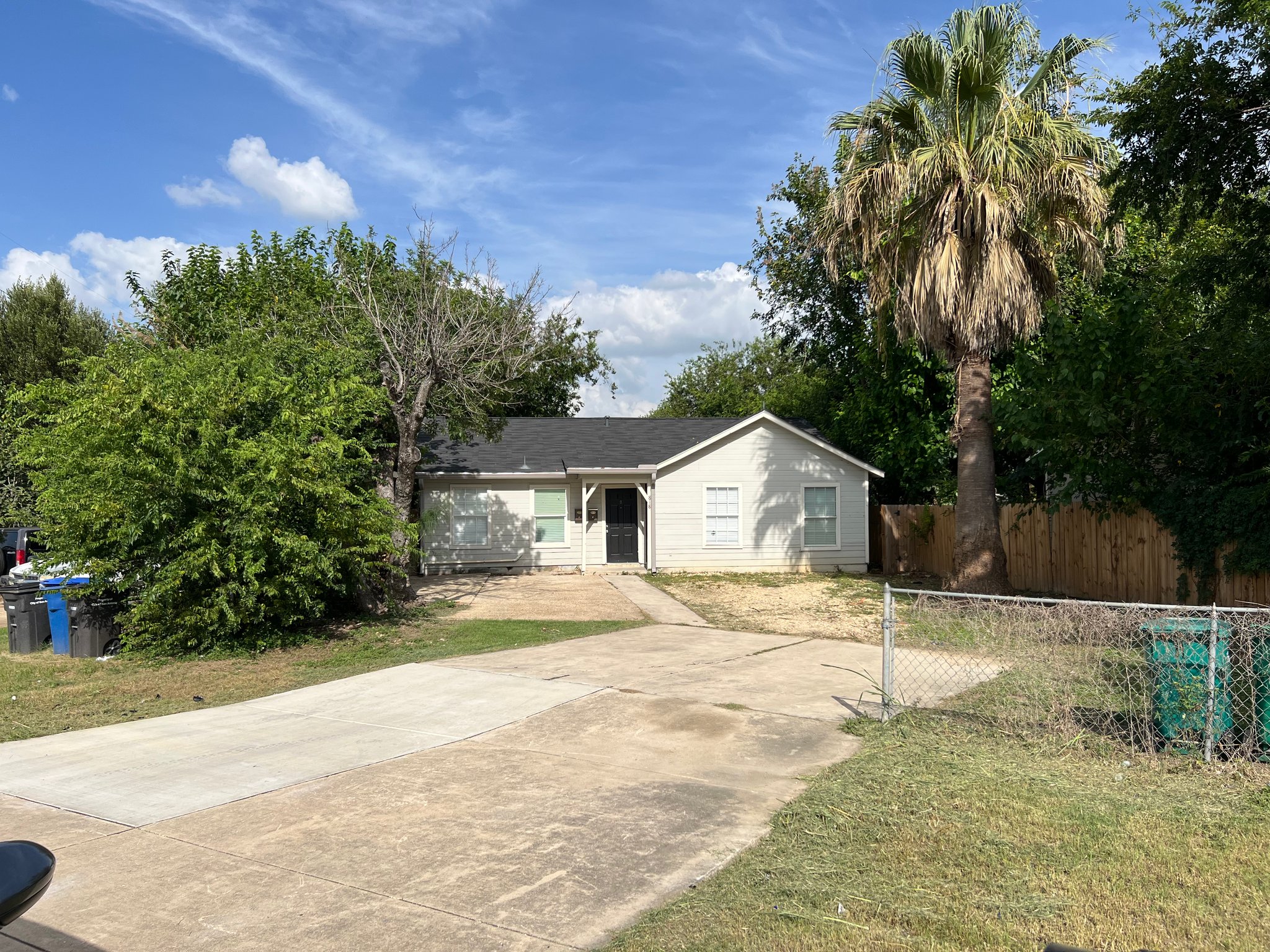 San Antonio Multiplex: 818 Hampton St