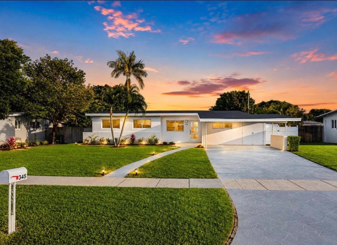 Lake Worth House: 345 Pinehurst Rd