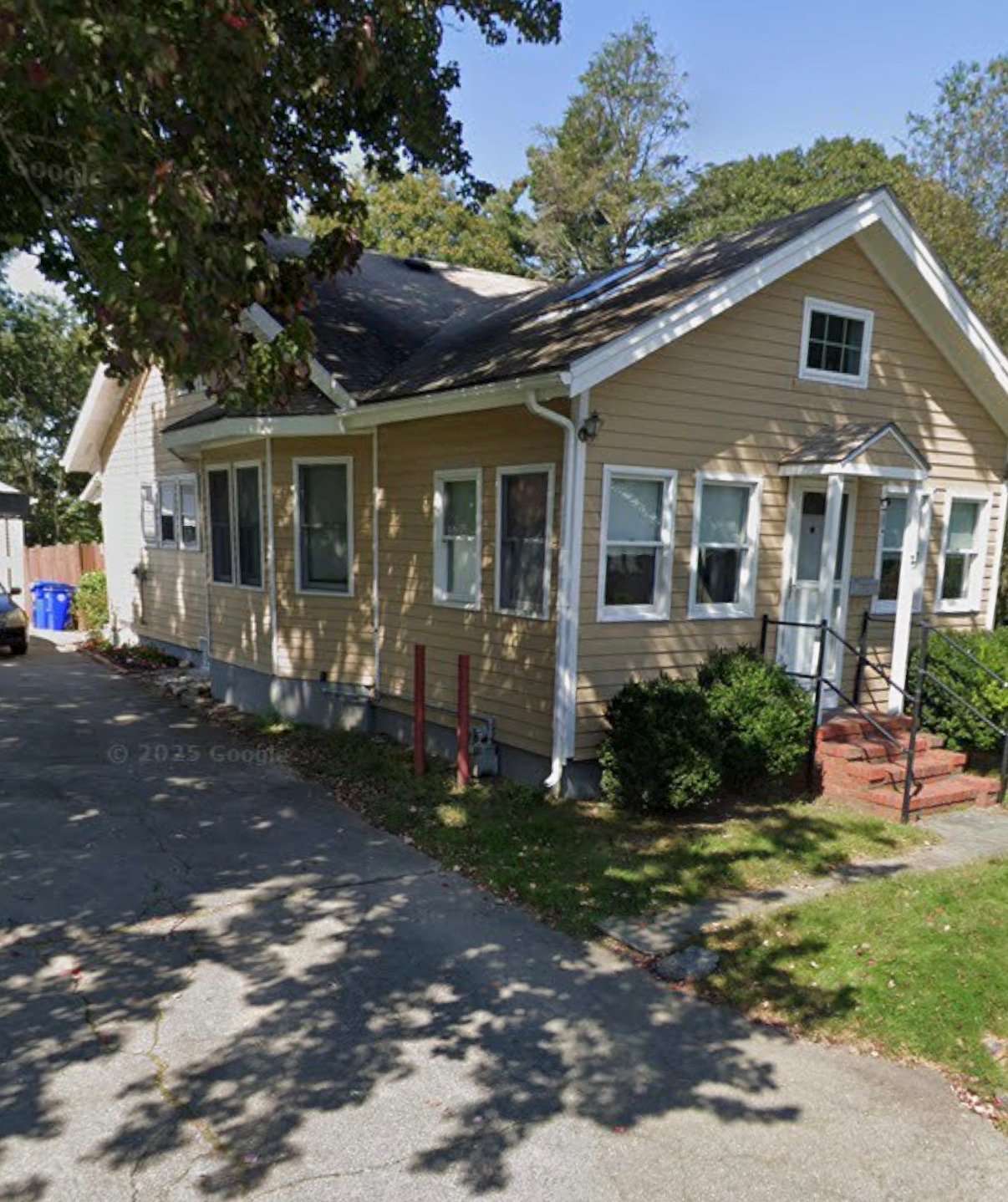 Holbrook House: 30 Elm Ave