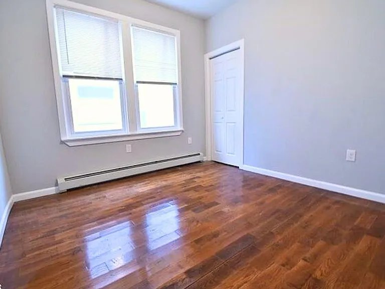 East Orange Apartment: 83 Arsdale Ter