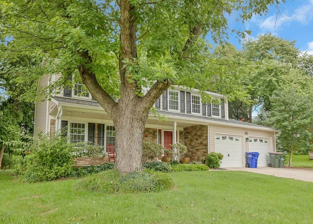Silver Spring House: 18 Windmill Court,
