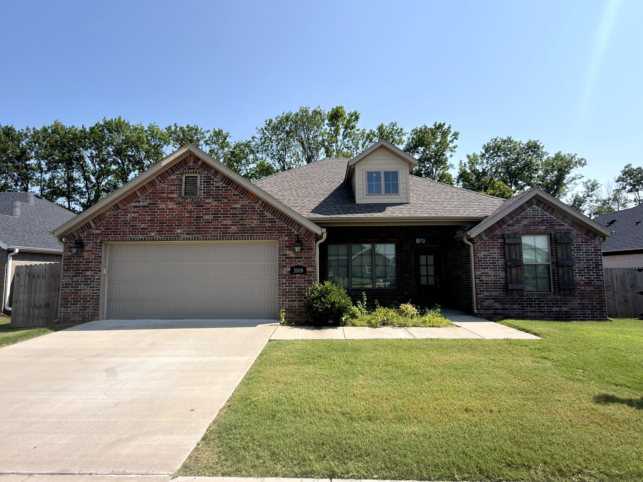 Fayetteville House: 3009 E Coolridge Street