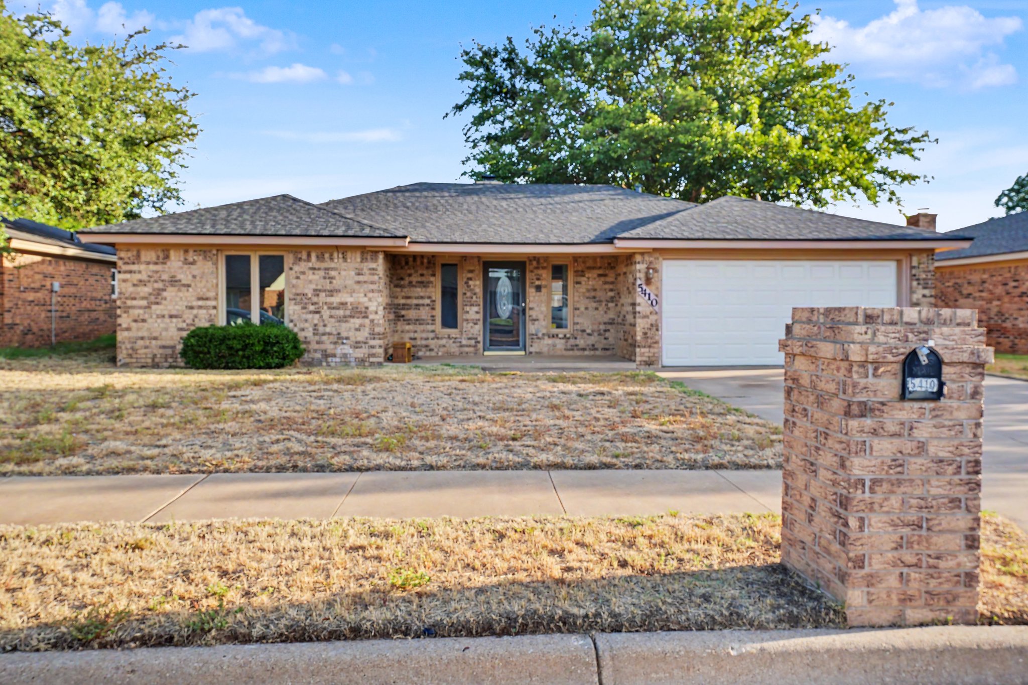 Lubbock House: 5410 93rd St