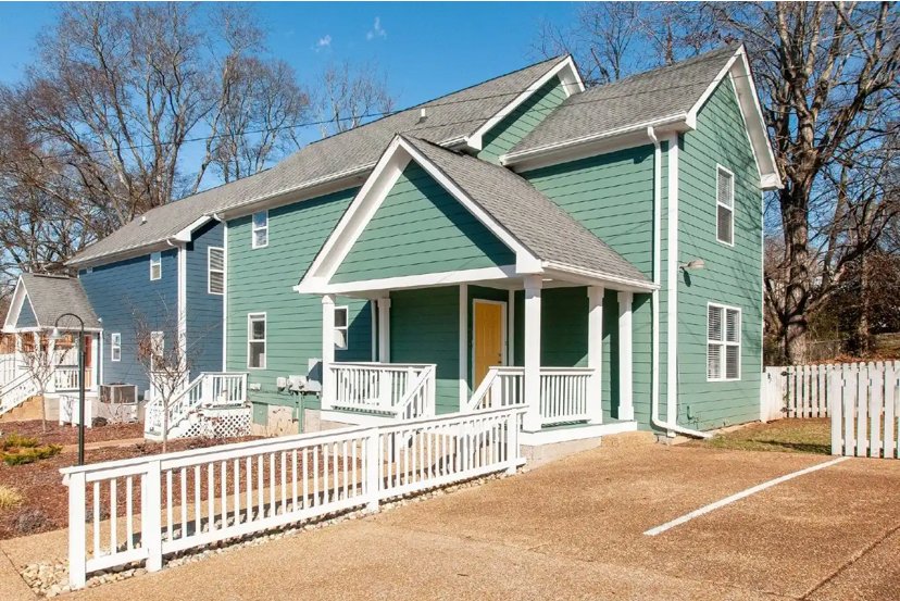 Nashville House: 1400 Walsh St