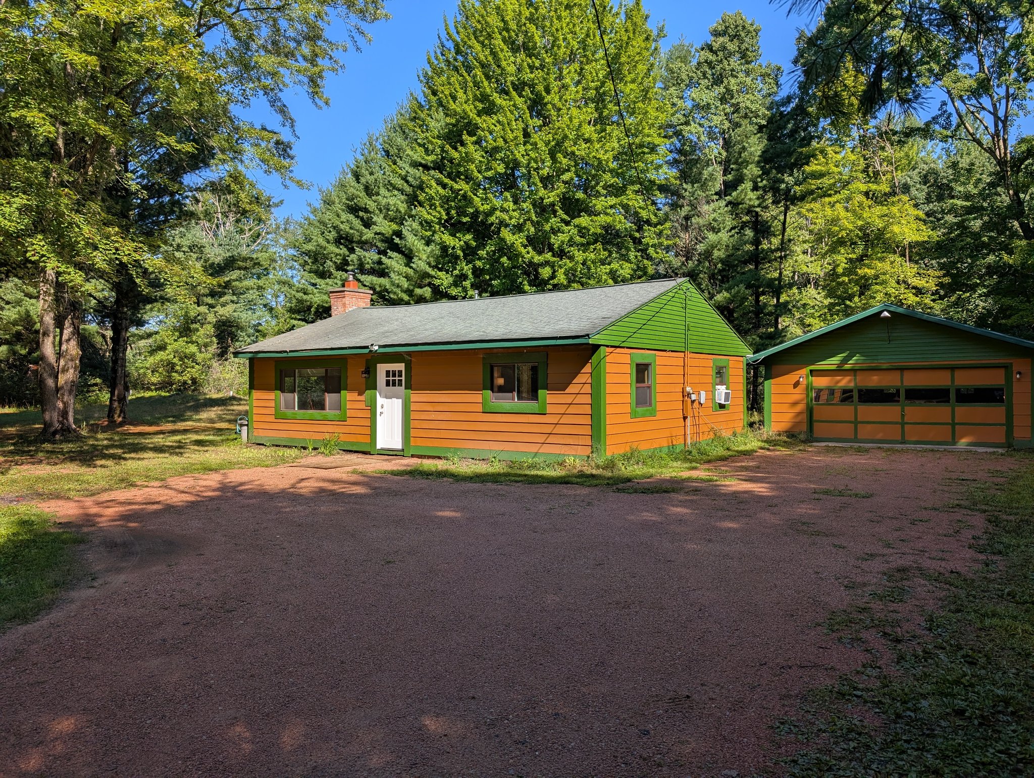 Adams House: 1150 Dover Dr