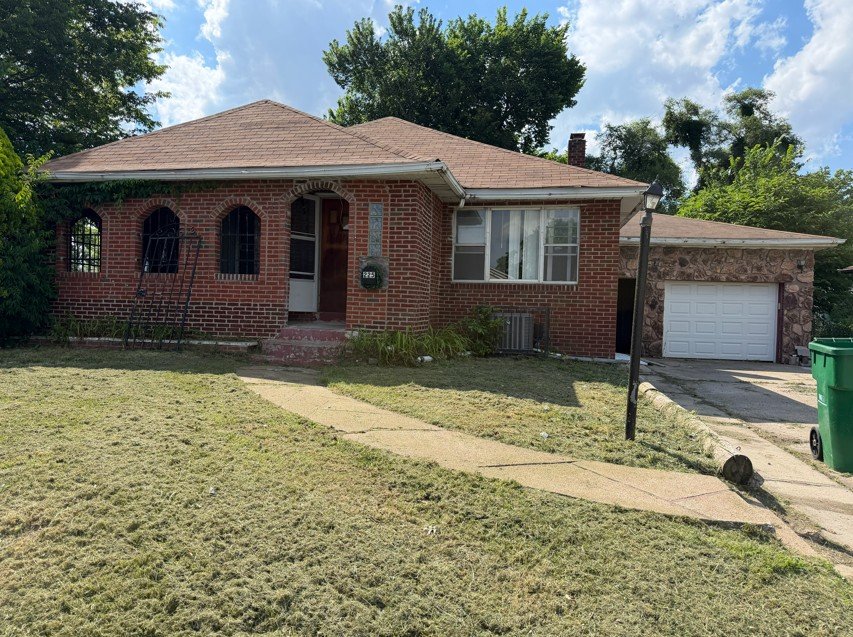 East Saint Louis House: 225 N 63rd st
