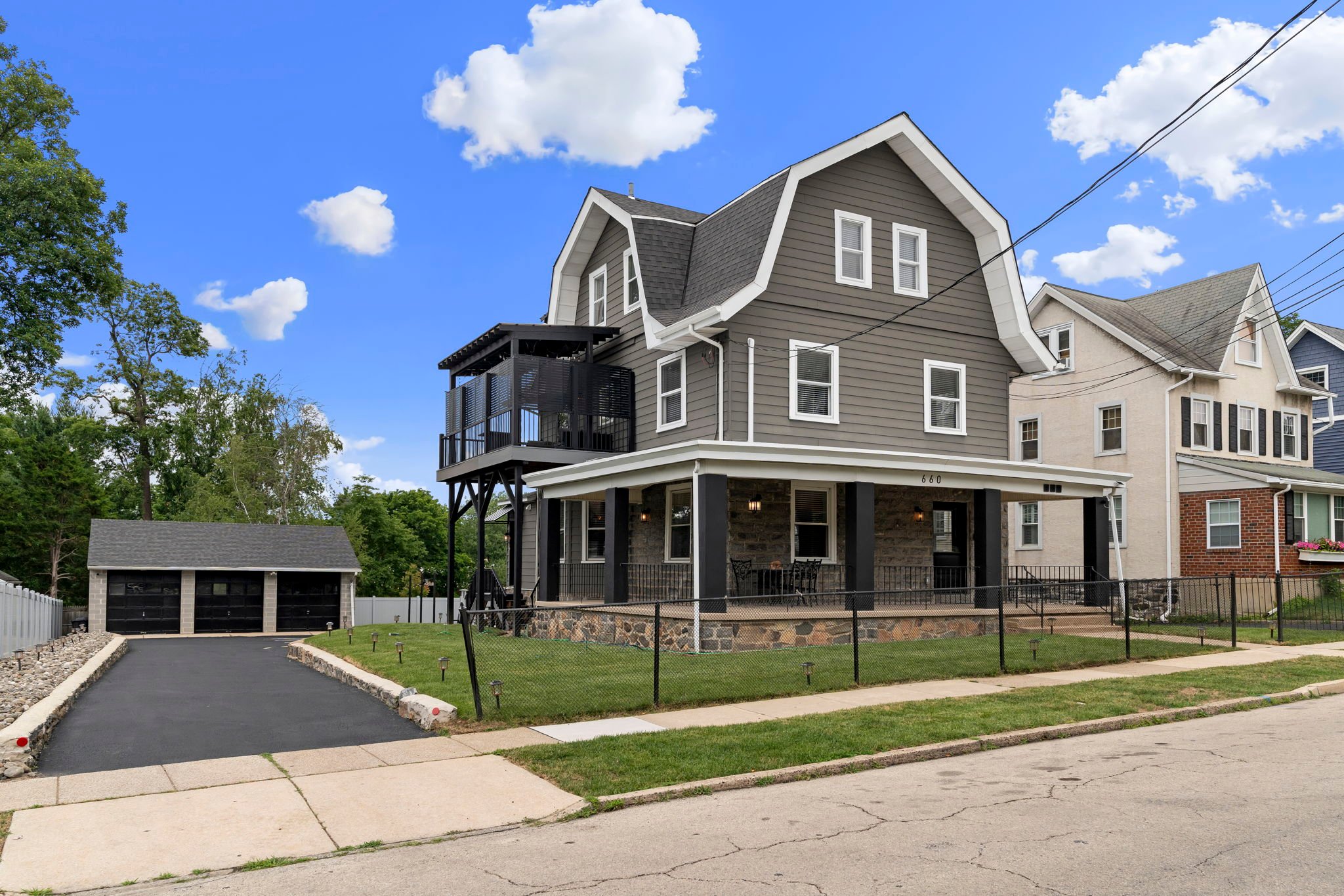 Ardmore Multiplex: 660 Loraine Street