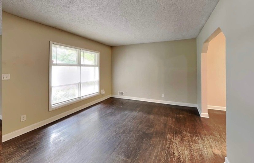 Dallas House: 10646 Sewell Cir