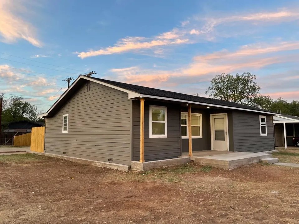 Lubbock House: 4216 42nd St