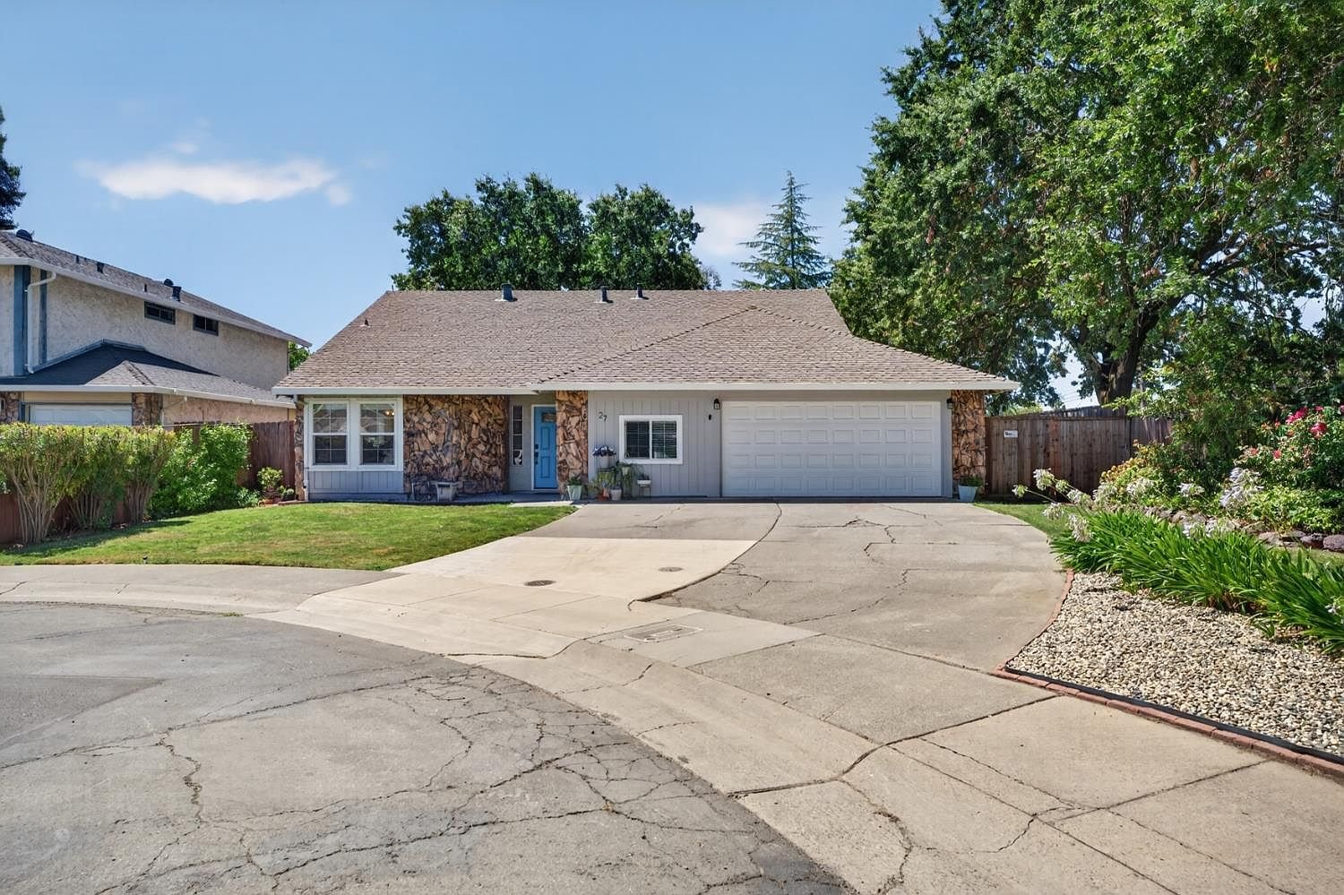 sacramento House: 27 rock hill court