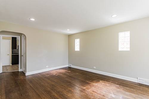 Chicago House: 6043,, W Bryn Mawr Ave