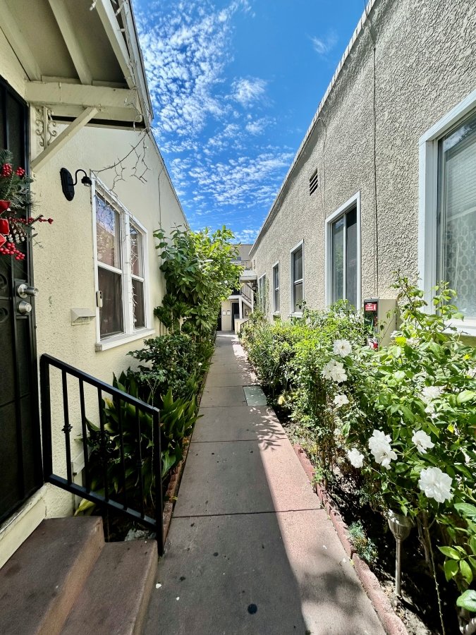 Long Beach Apartment: 5427 1/2 Dairy Ave.