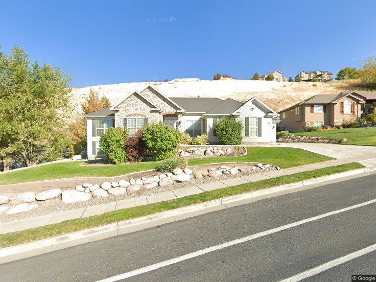 North Salt Lake House: 275 East Eagle Ridge Drive