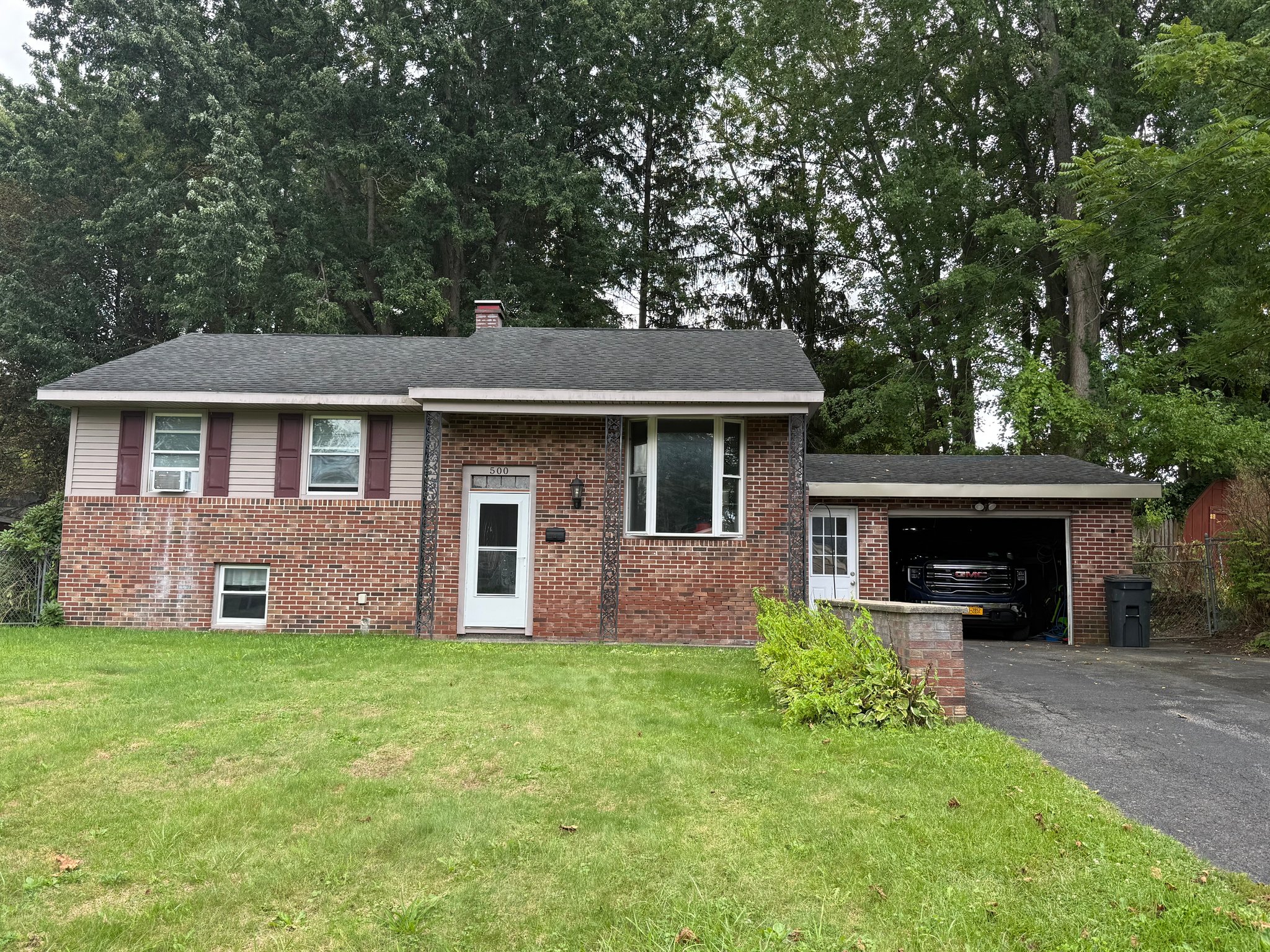 Utica House: 500 Briarcliff Ave