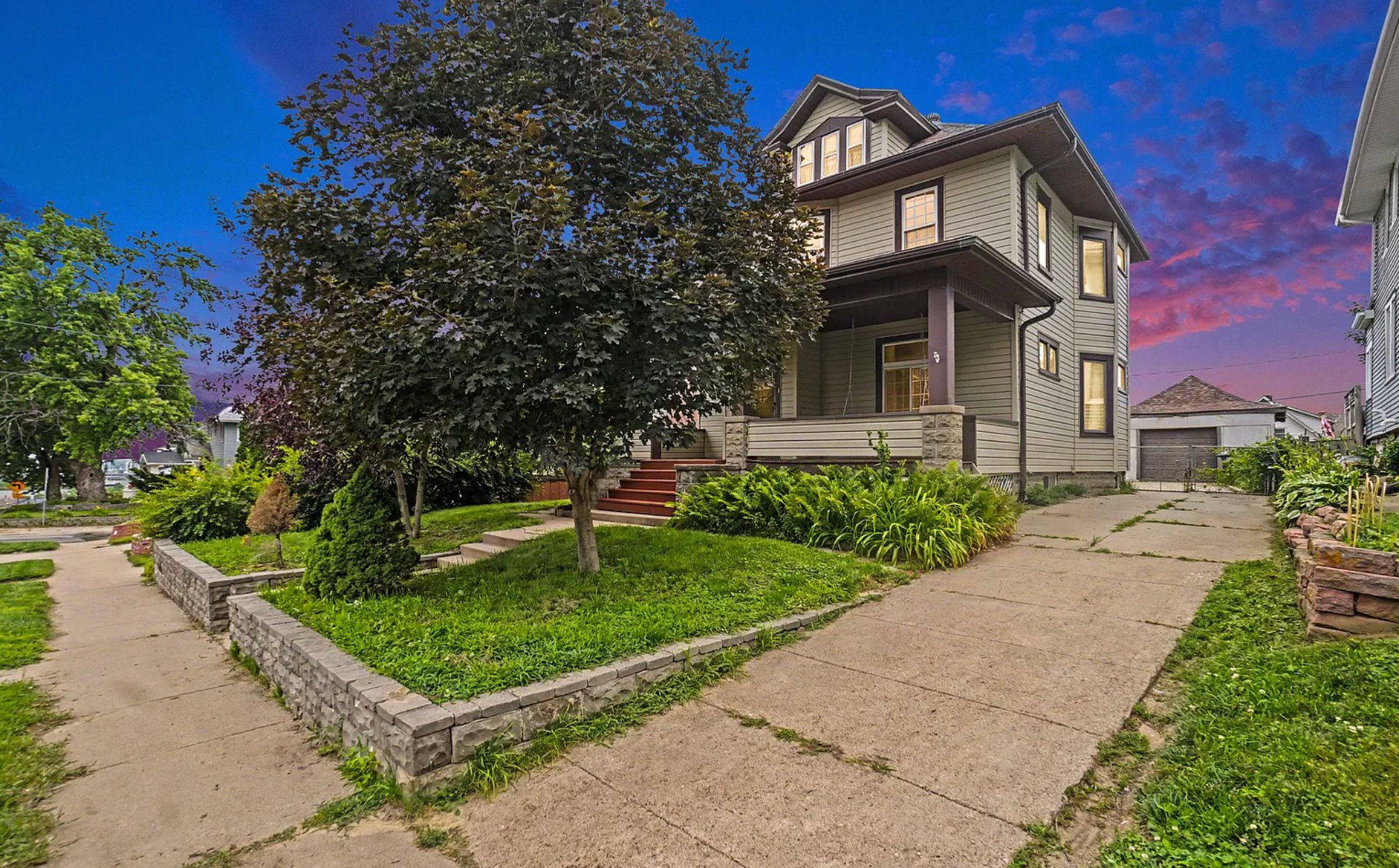 Omaha House: 1403 S 8th St.