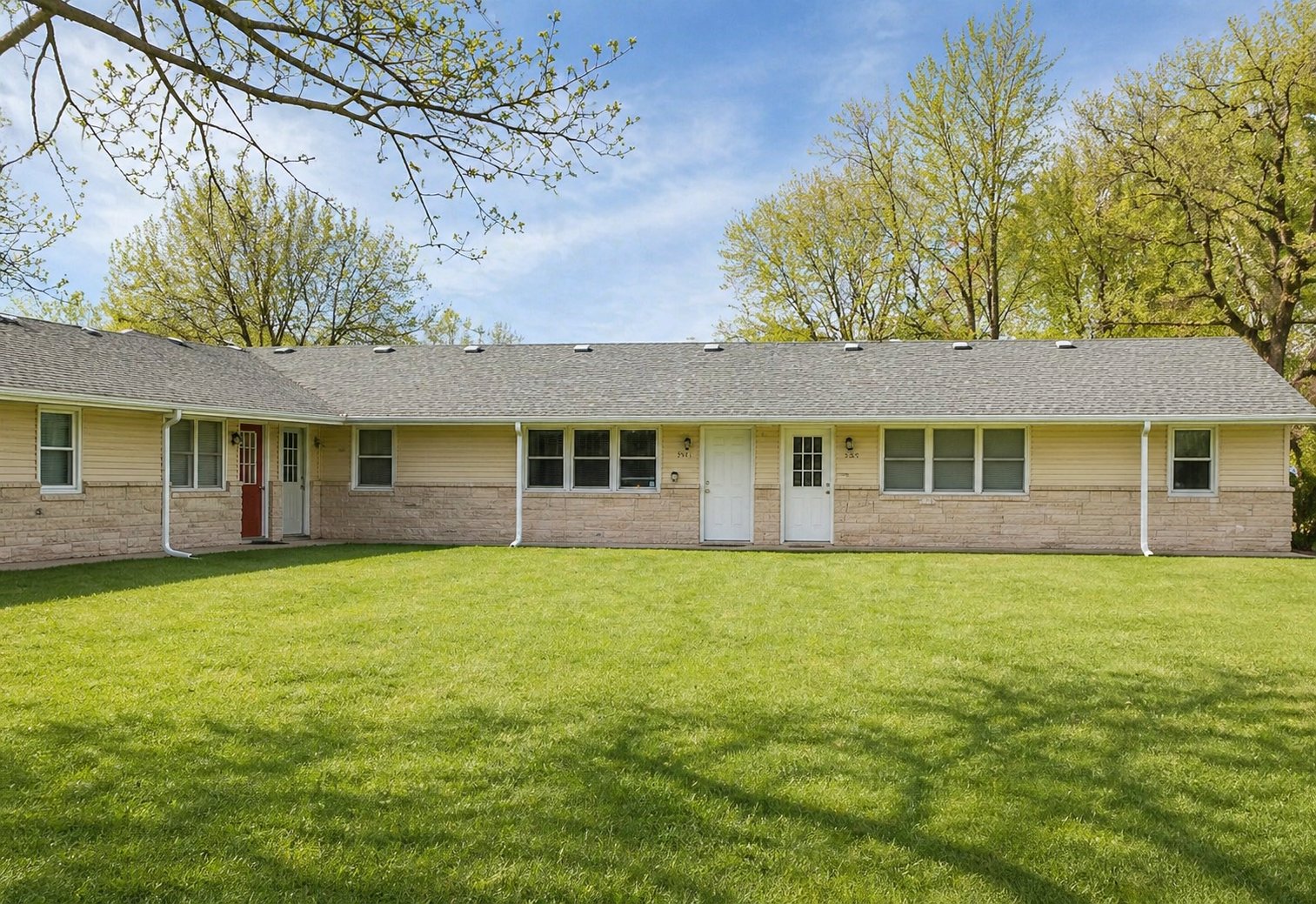 Chatham Apartment: 351 E Spruce St