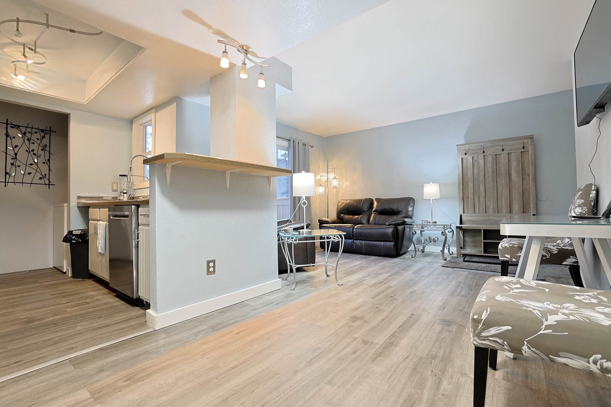 Anchorage Condo: 7302 Huntsmen Cir