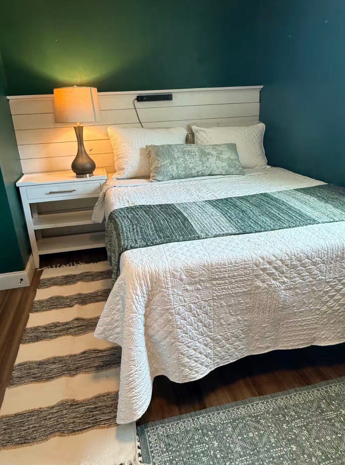 Temple Terrace Single Room: 9804 Overlook Dr