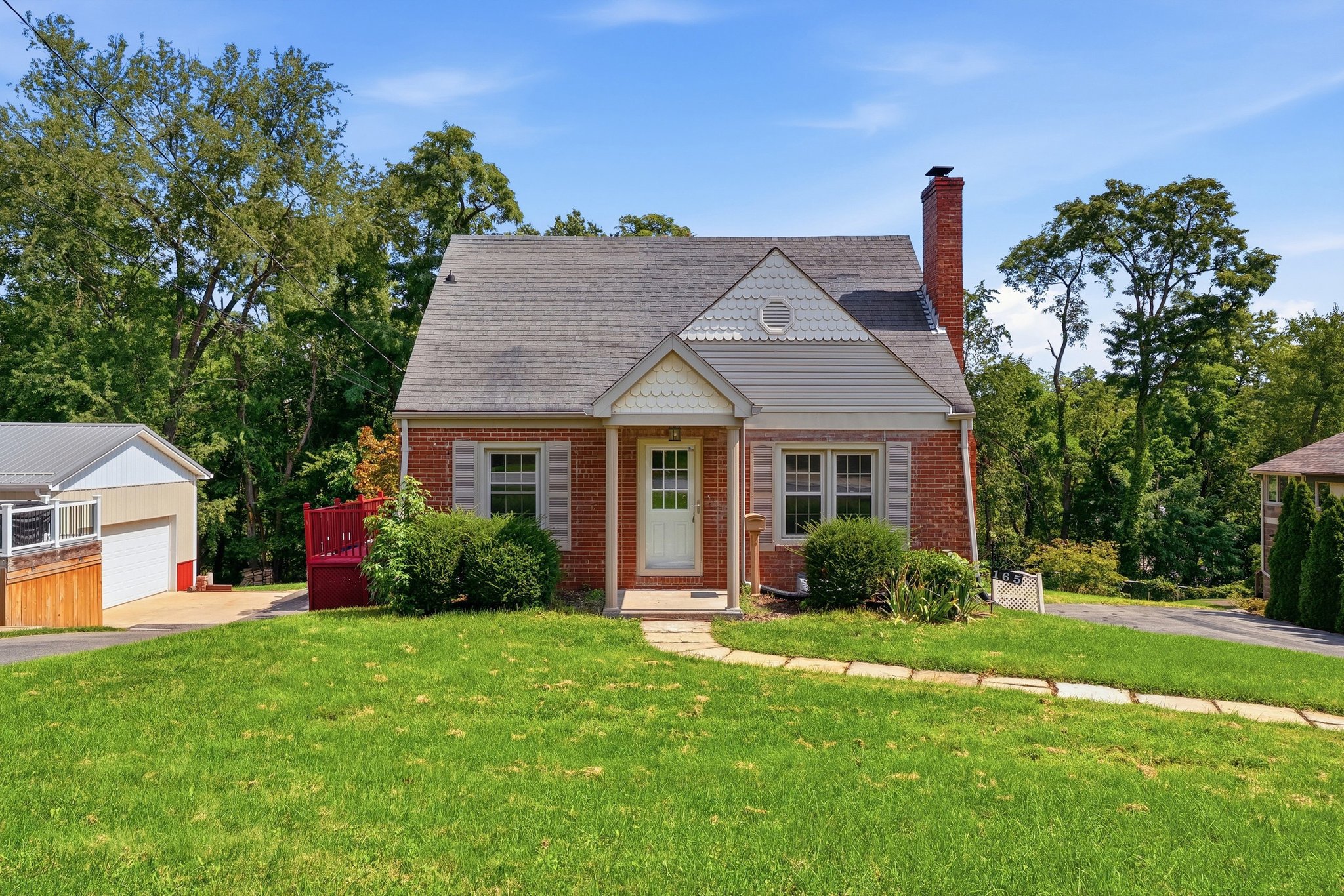 Bethel Park House: 165 Meadowbrook Dr