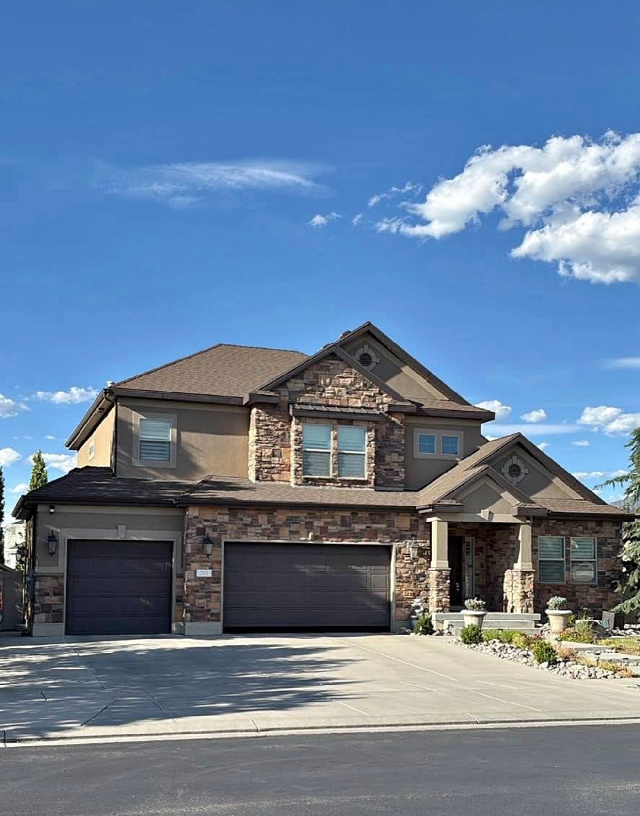 Draper House: 679 E Country Breeze Cir