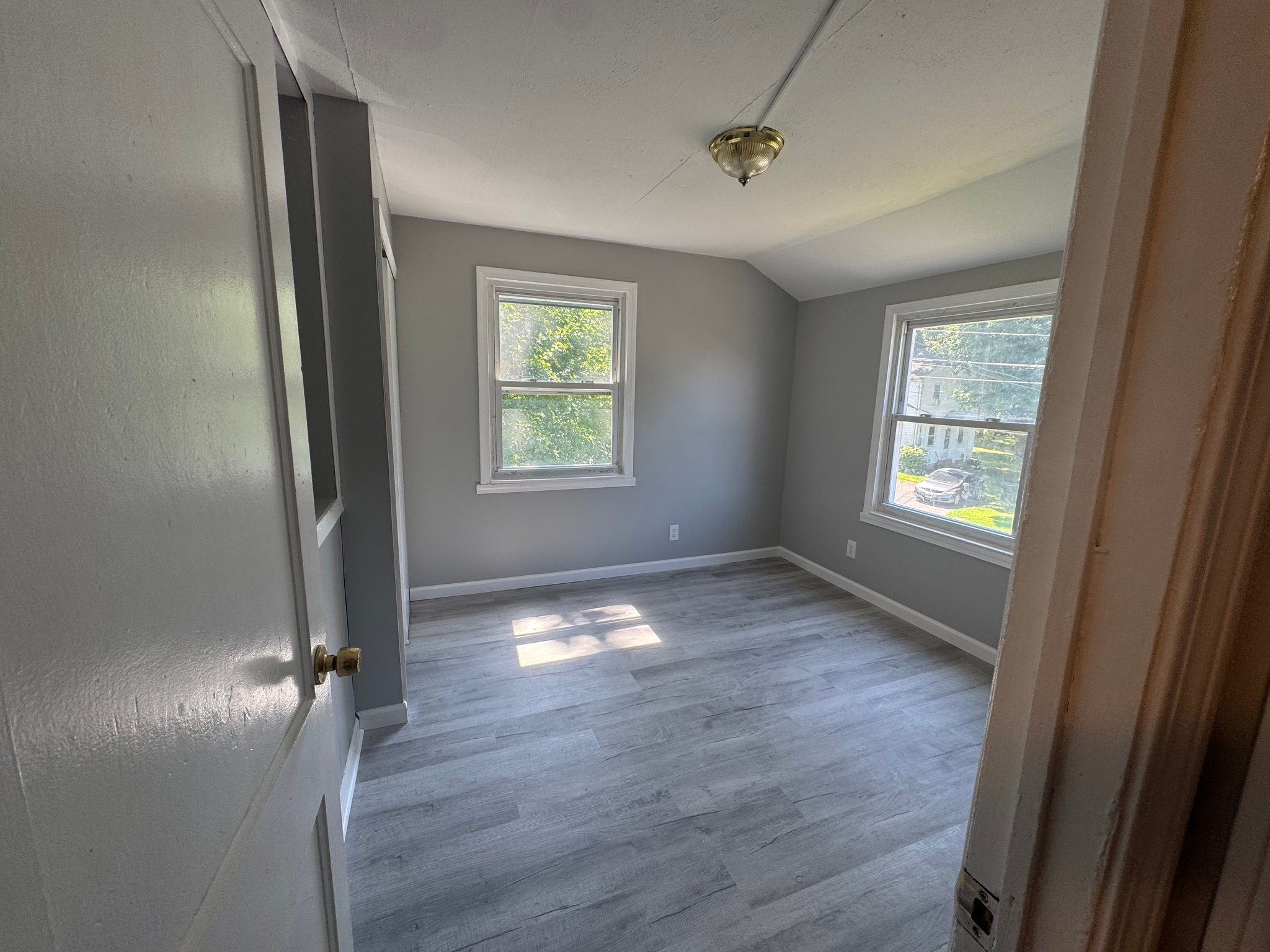 East Hartford Townhome: 125 Woodlawn Cir