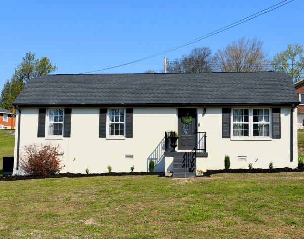Columbia House: 301 Carol Dr
