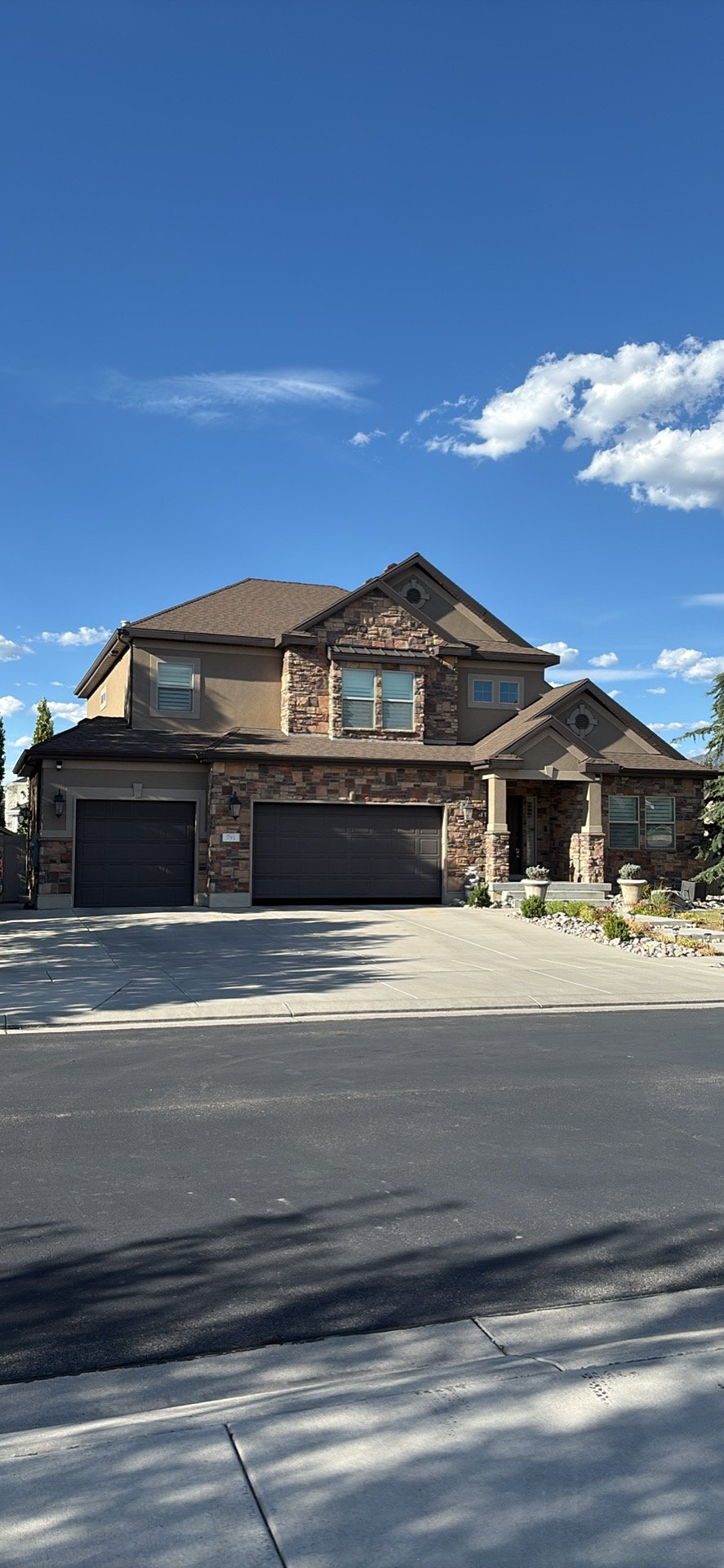 Draper House: 679 E Country Breeze Cir