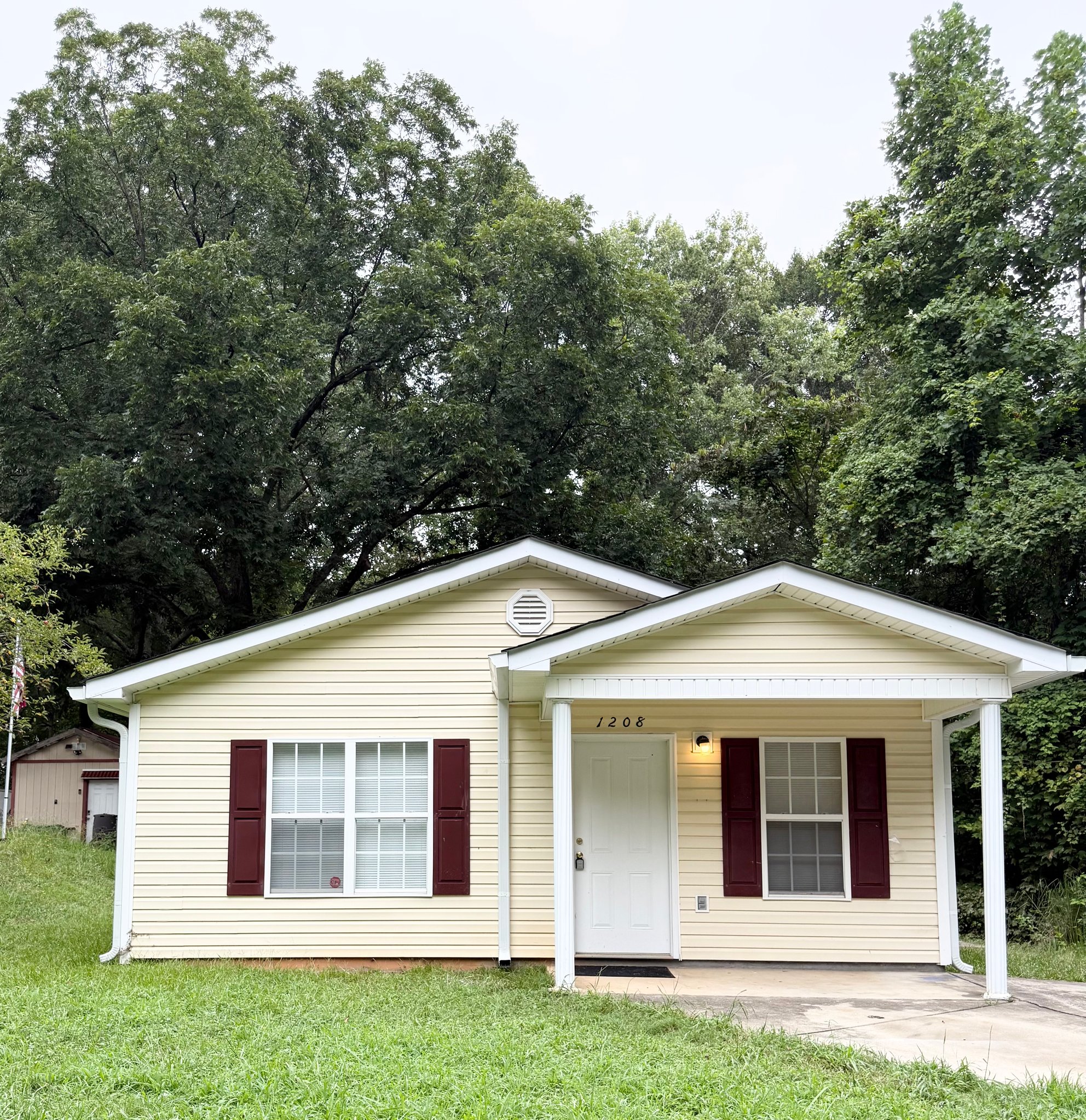 Gastonia House: 1208 W Walnut Ave