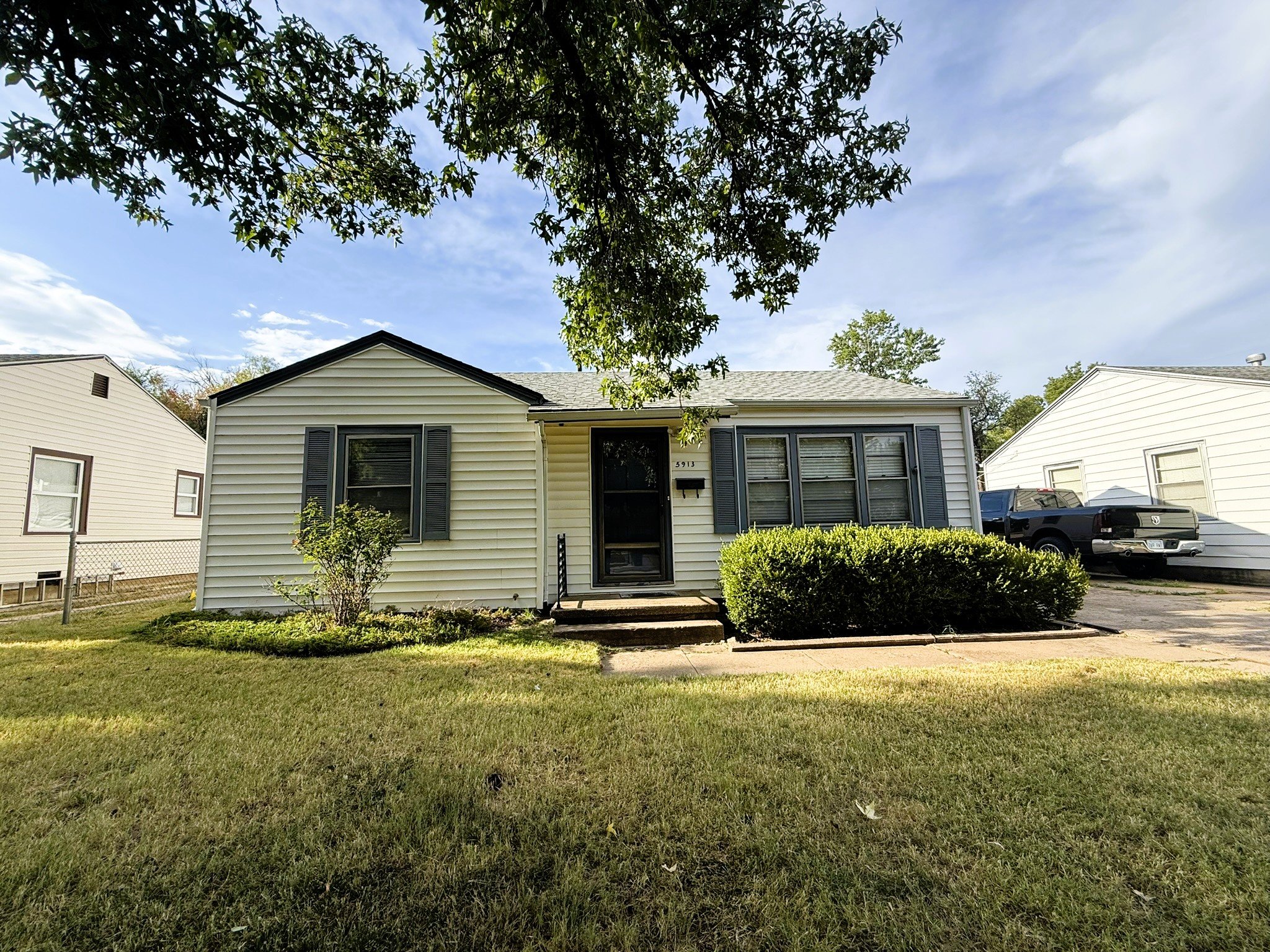 Wichita House: 5913 E Bellaire
