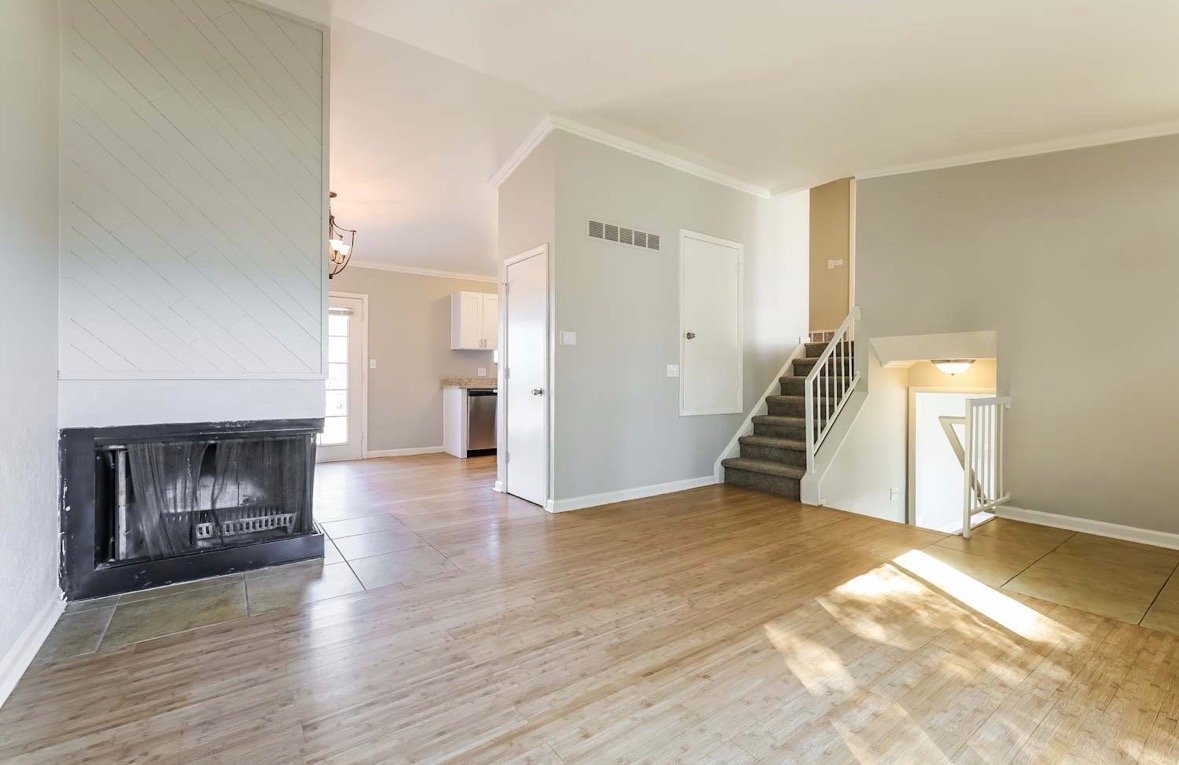 Houston House: 10256 Briar Forest Dr