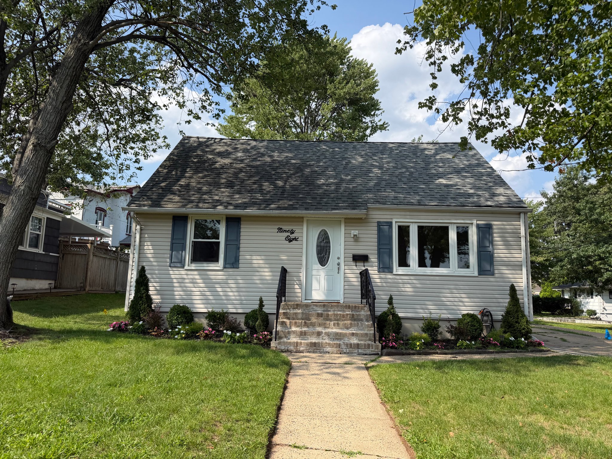 Woodbridge House: 98 Craske St