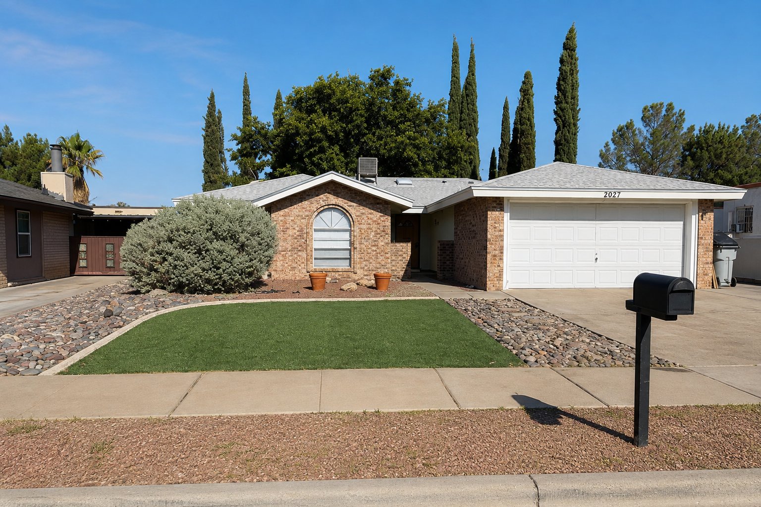 El Paso House: 2021 Robert Wynn St