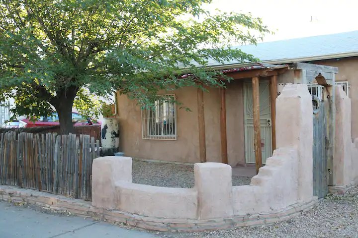 Albuquerque House: 1425 Sawmill Rd NW