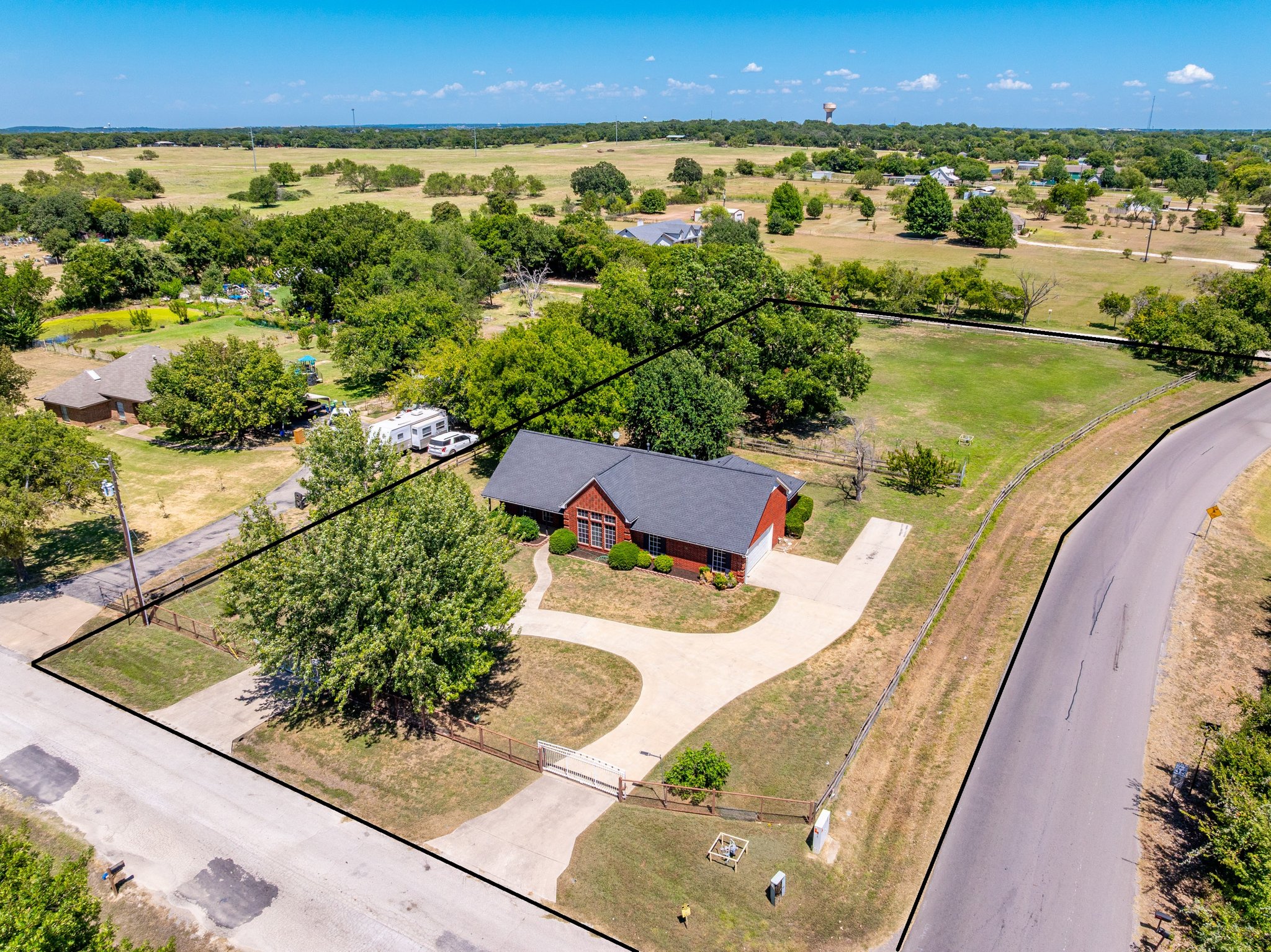 Joshua House: 800 Oak Lane Dr