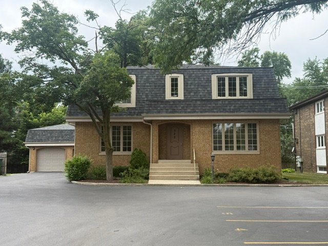 La Grange Multiplex: 522 S La Grange Rd