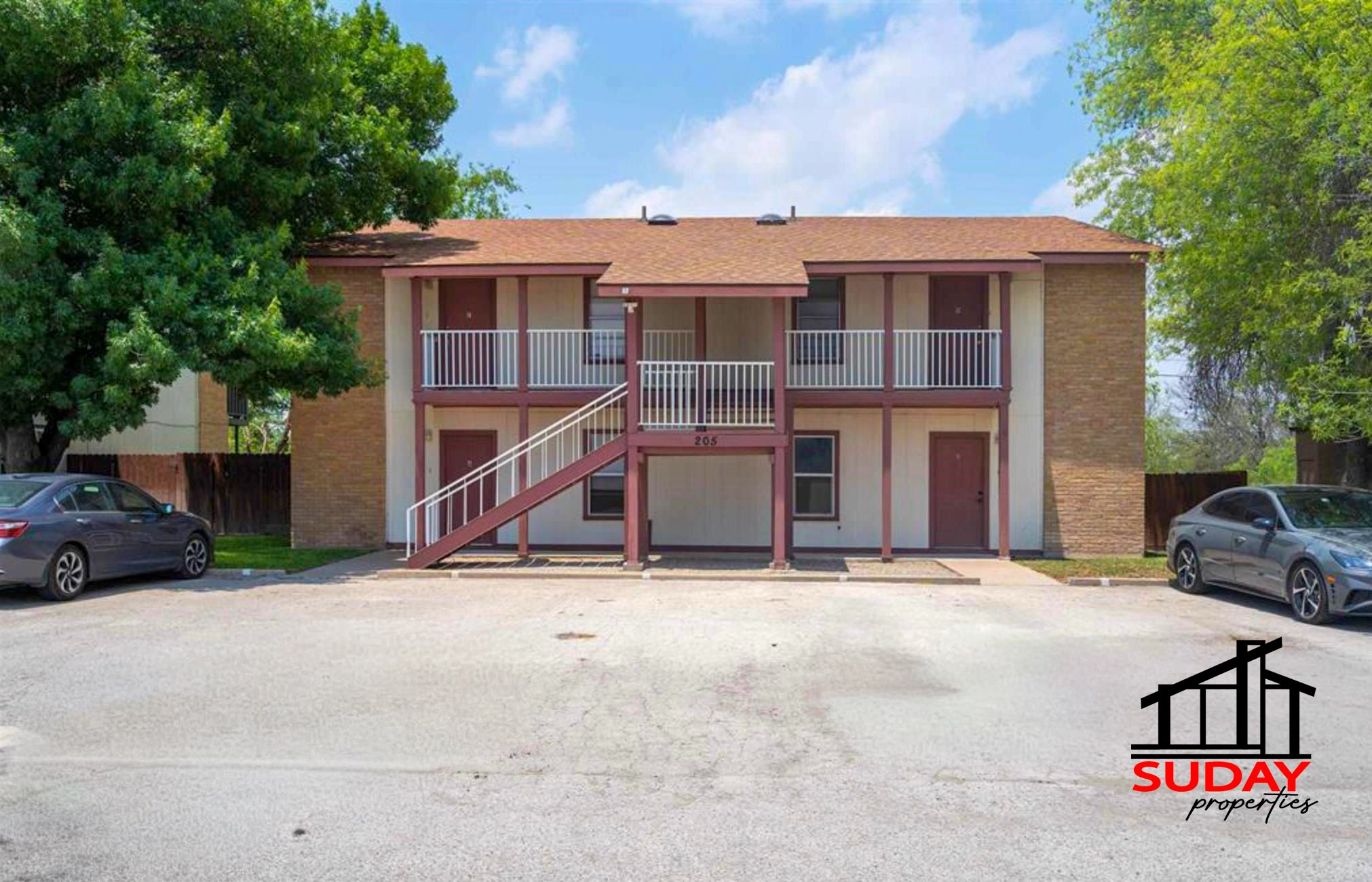 Del Rio Multiplex: 205, 207, 209 Fletcher Dr