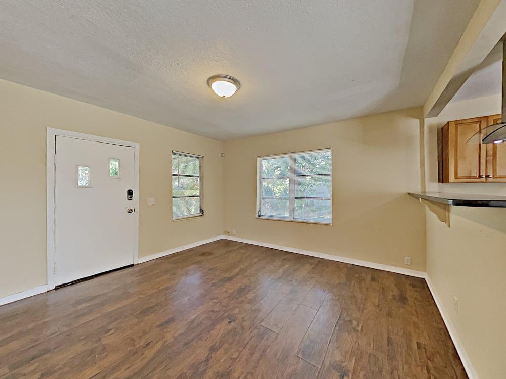 Tampa House: 9510 N Albany Ave