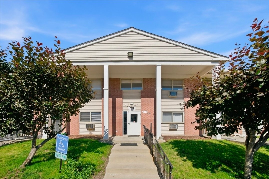 Glendale Heights Condo: 670 Marilyn Ave