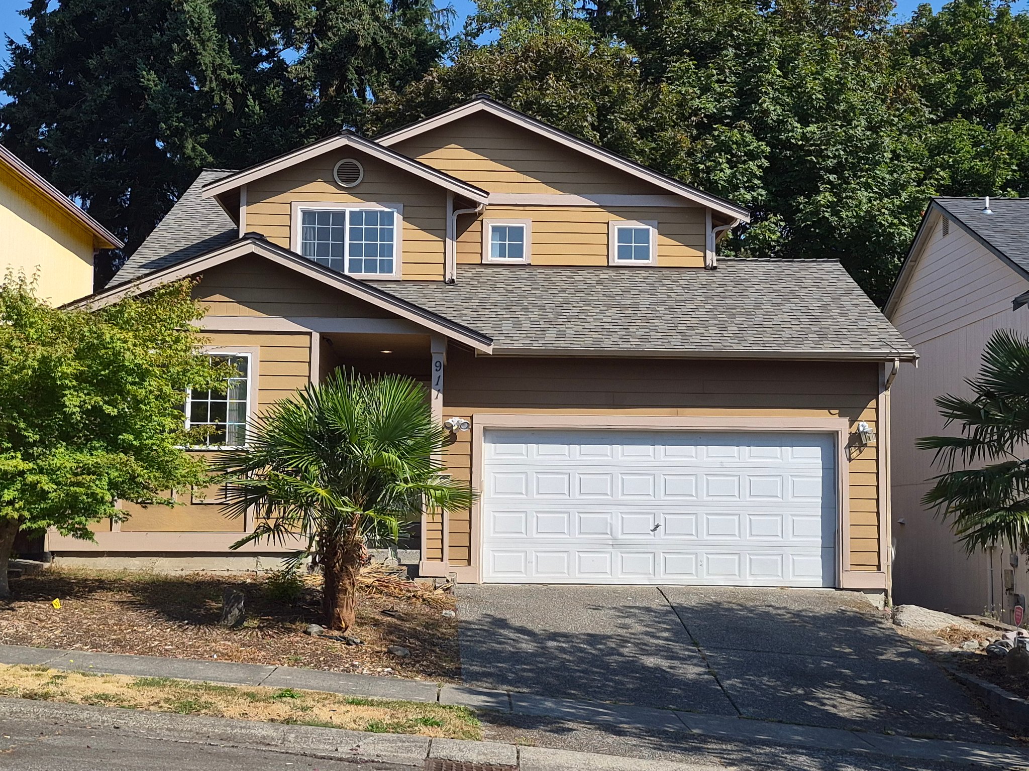 Lynnwood House: 911 176th Pl SW