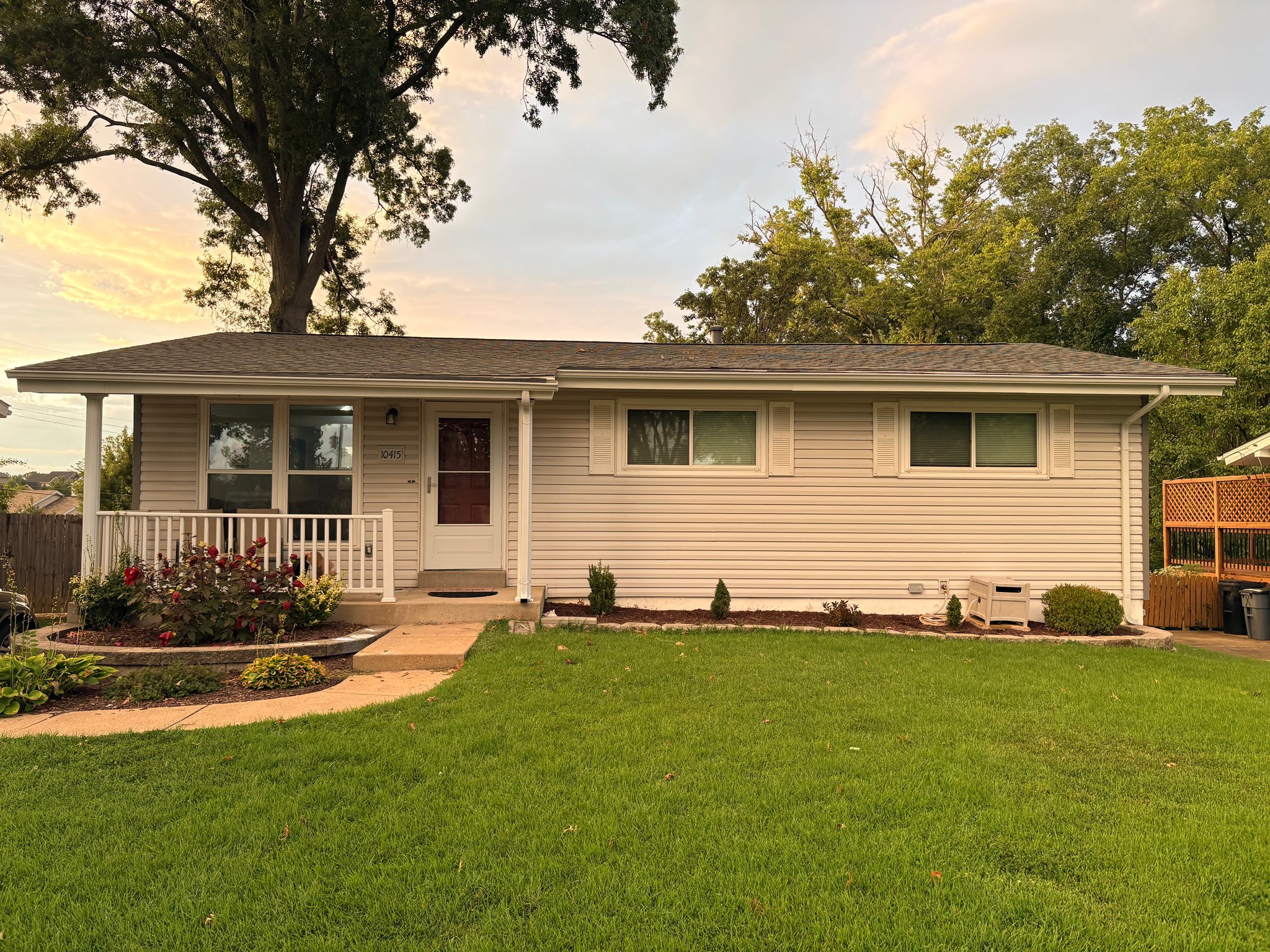 Saint Louis House: 10415 Antrim Dr