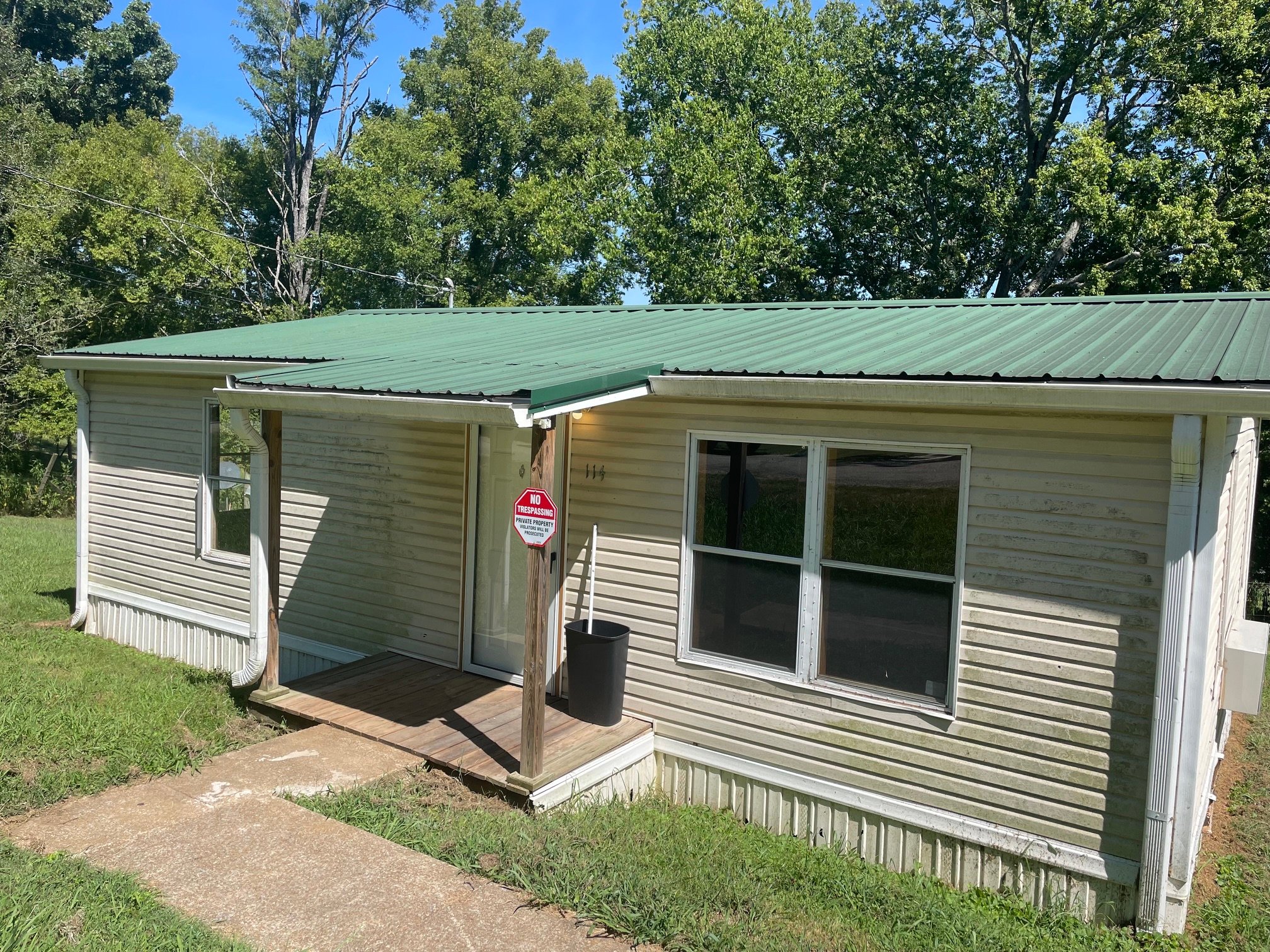 Columbia House: 114 Thomas Drive