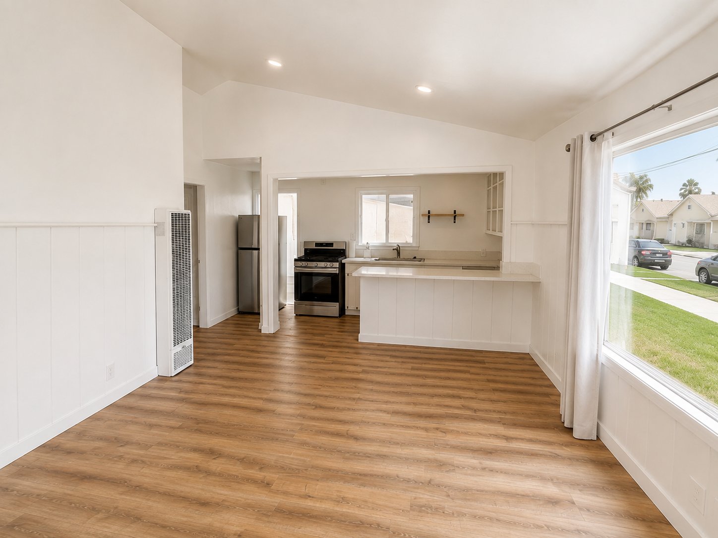 Sunset Beach Apartment: 16581 Pacific Coast Hwy