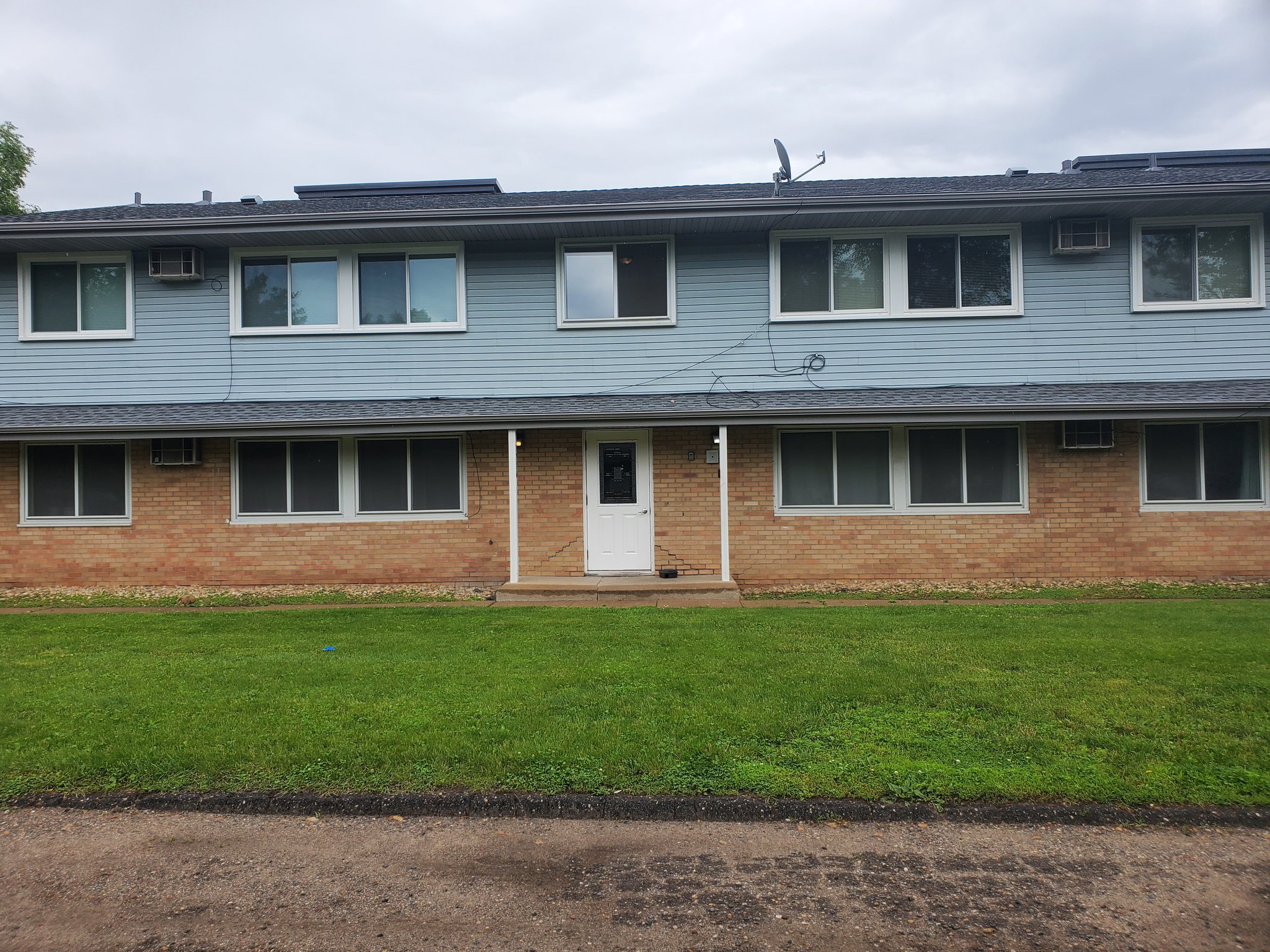 Minneapolis Apartment: 1716 E 80th St