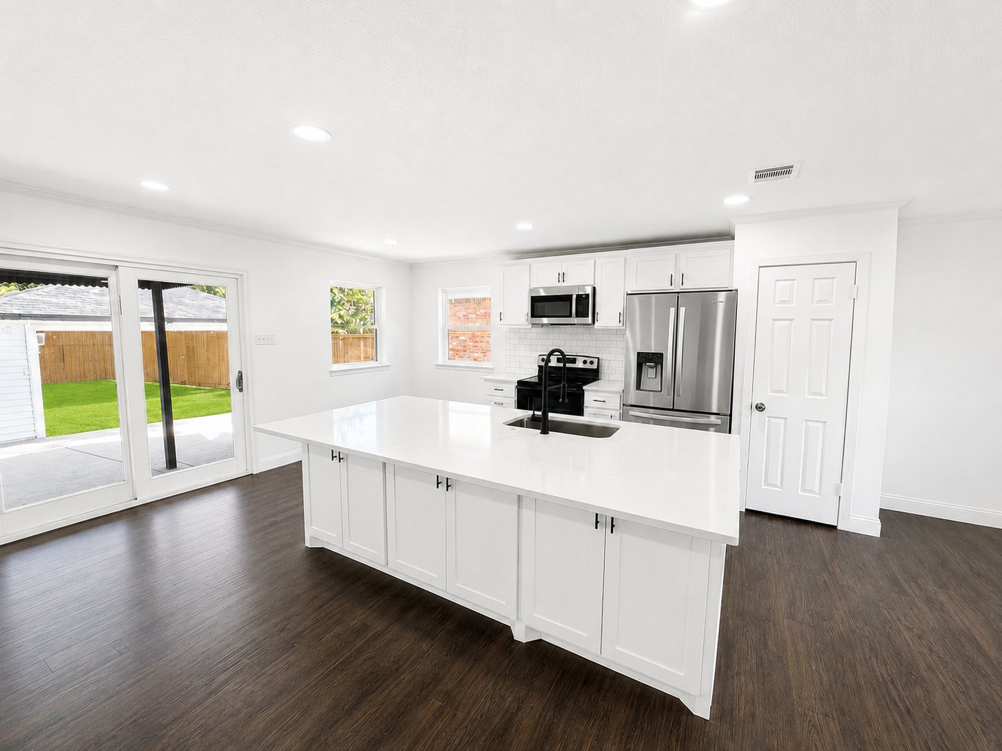 Dallas House: 2212 Larry Drive