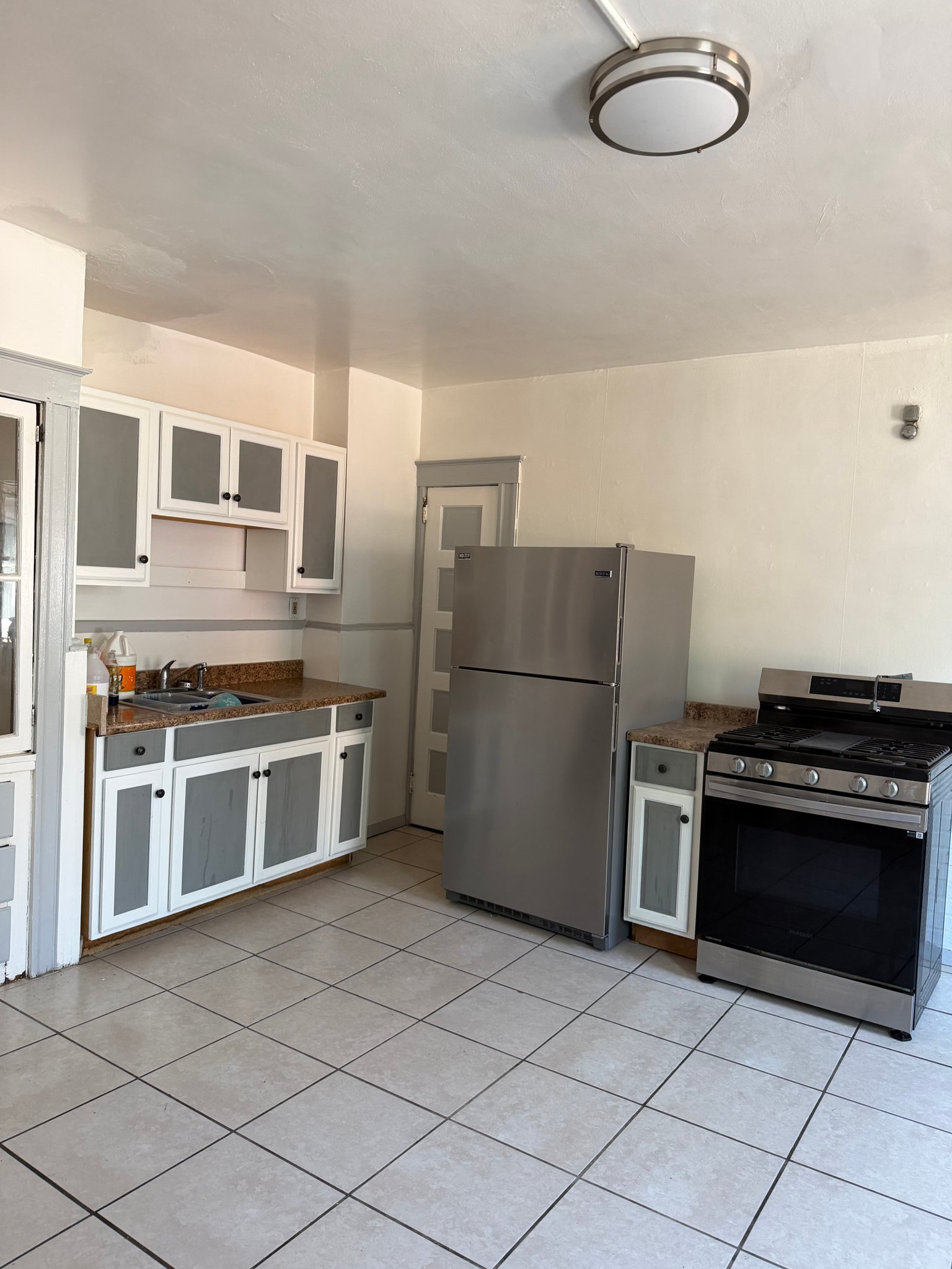 New Britain Apartment: 139 Lawlor St